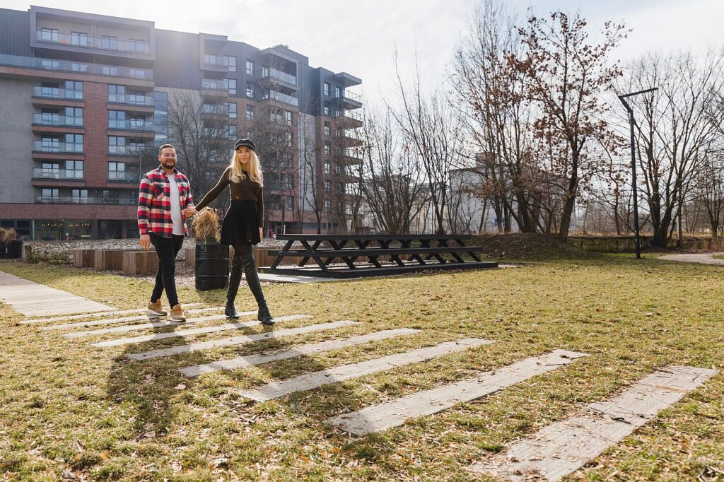 Gmina kołbiel z słabą infrastruktura chodników dla pieszych